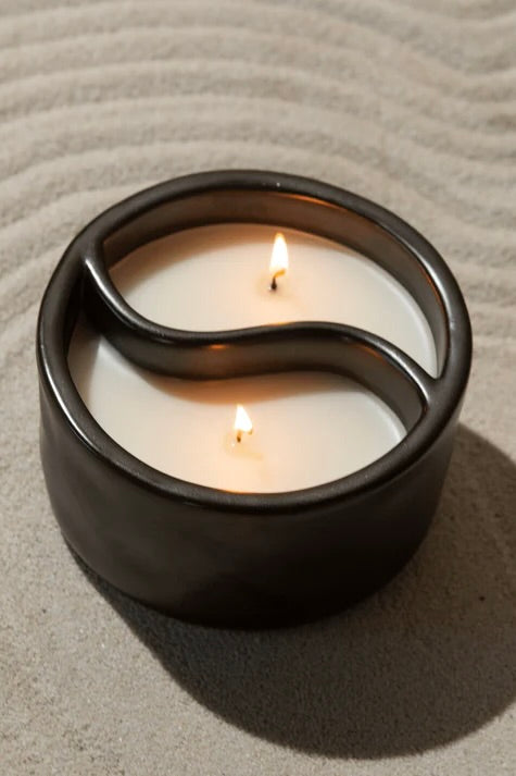 PADDYWAX - YIN-YANG CANDLE - PALO SANTO + CADE - 110Z