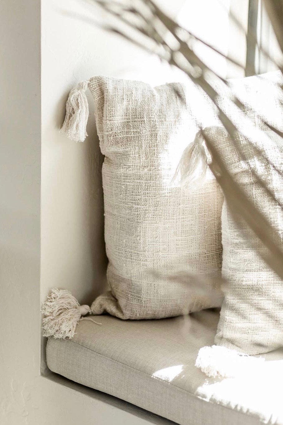 JITANA - SIERRA PILLOW  - NATURAL TASSEL