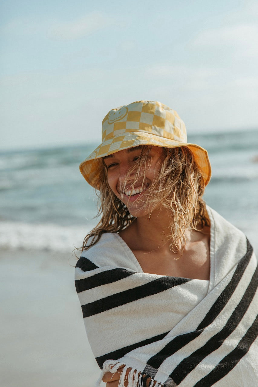 SEAESTA SURF X ROB MACHADO SURFBOARDS GOLDEN SMILE BUCKET HAT